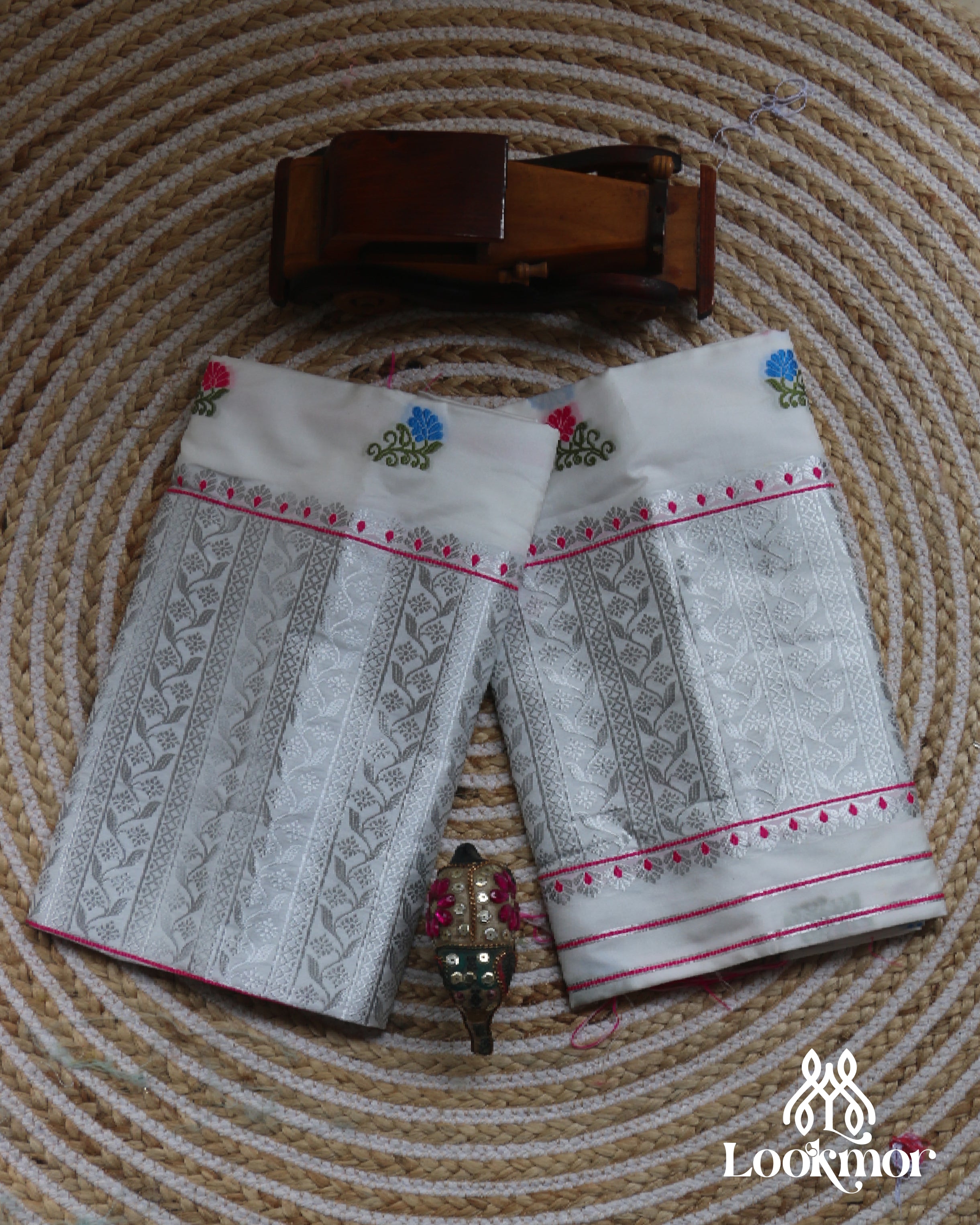 White Silver Jari Super Semi Paat Set Mekhela Sador